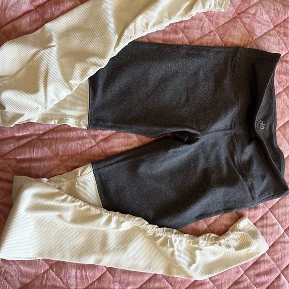 ALO Yoga Gray and White Leggings - Picture 3 of 3